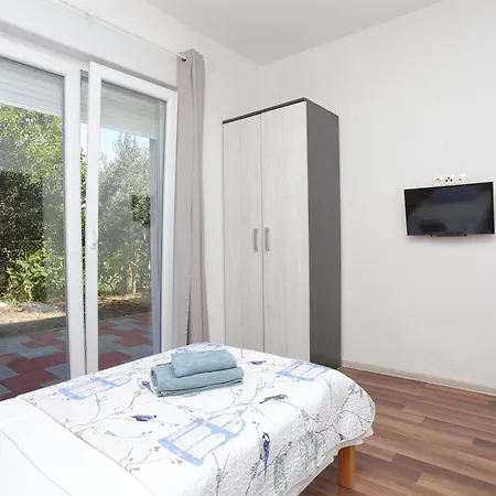 Family Friendly House With A Swimming Pool Kastel Stafilic, - 21263 *