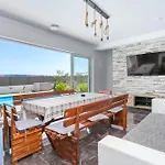 Semesterbostad Family Friendly House With A Swimming Pool Kastel Stafilic, - 21263 Kaštela